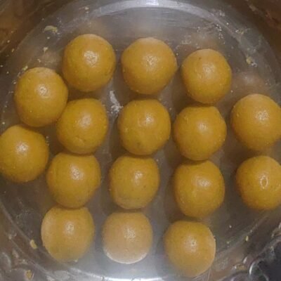 Besan Laddu
